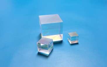 Broadband Polarization Beamsplitter Cubes